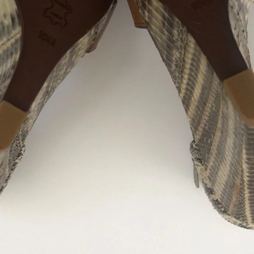 Tory Burch Wedge Heels Shoes 10M Sandal Platform Leather Camel Snake Skin.